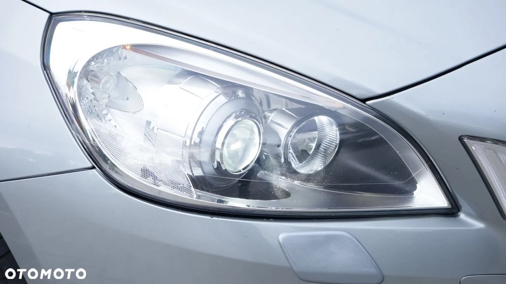 Volvo V60 D6 AWD Plug-in Hybrid R-Design Summum - 12