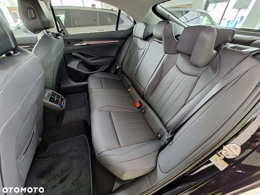 Skoda Superb 2.0 TDI SCR 4x4 L&K DSG - 17
