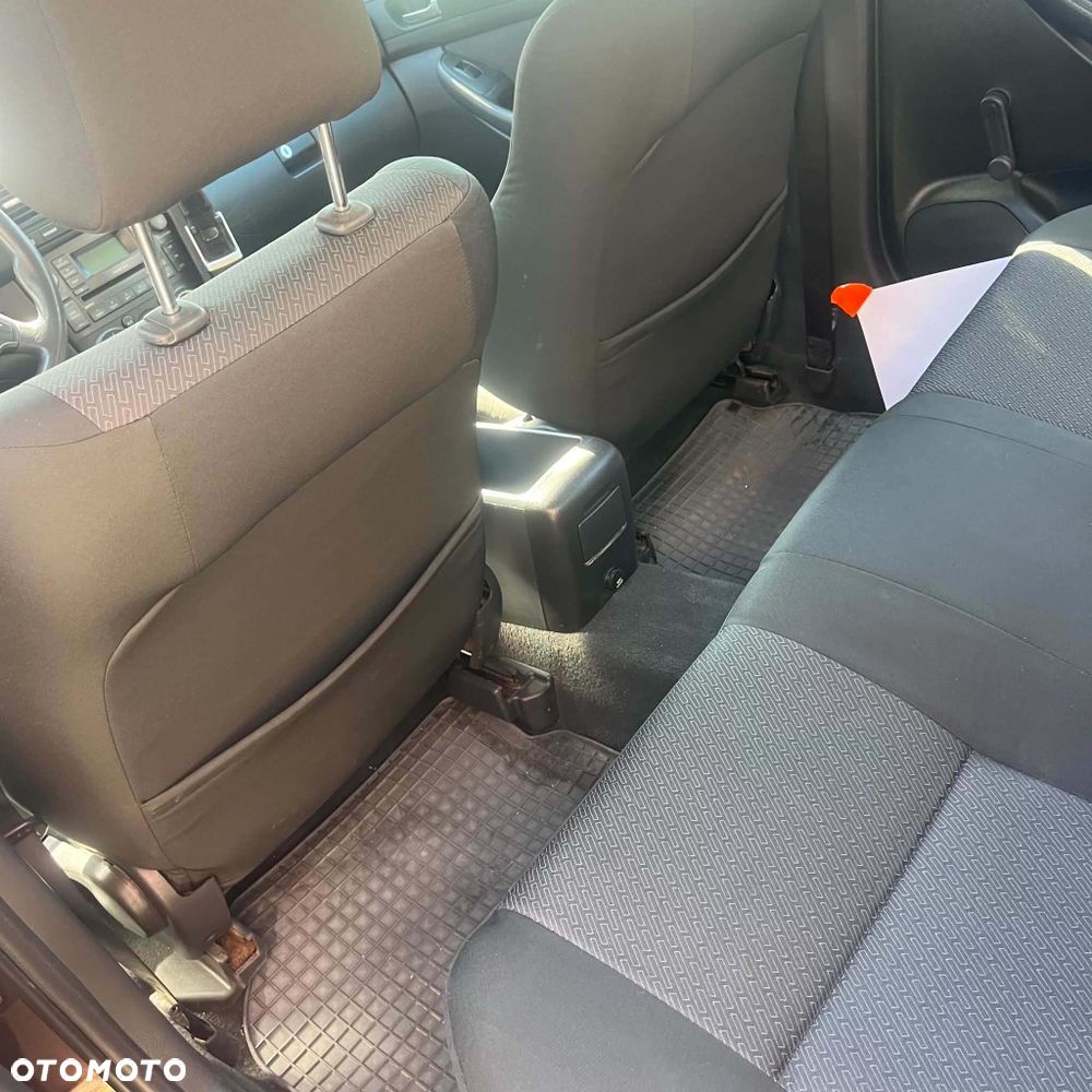 Toyota Avensis - 5