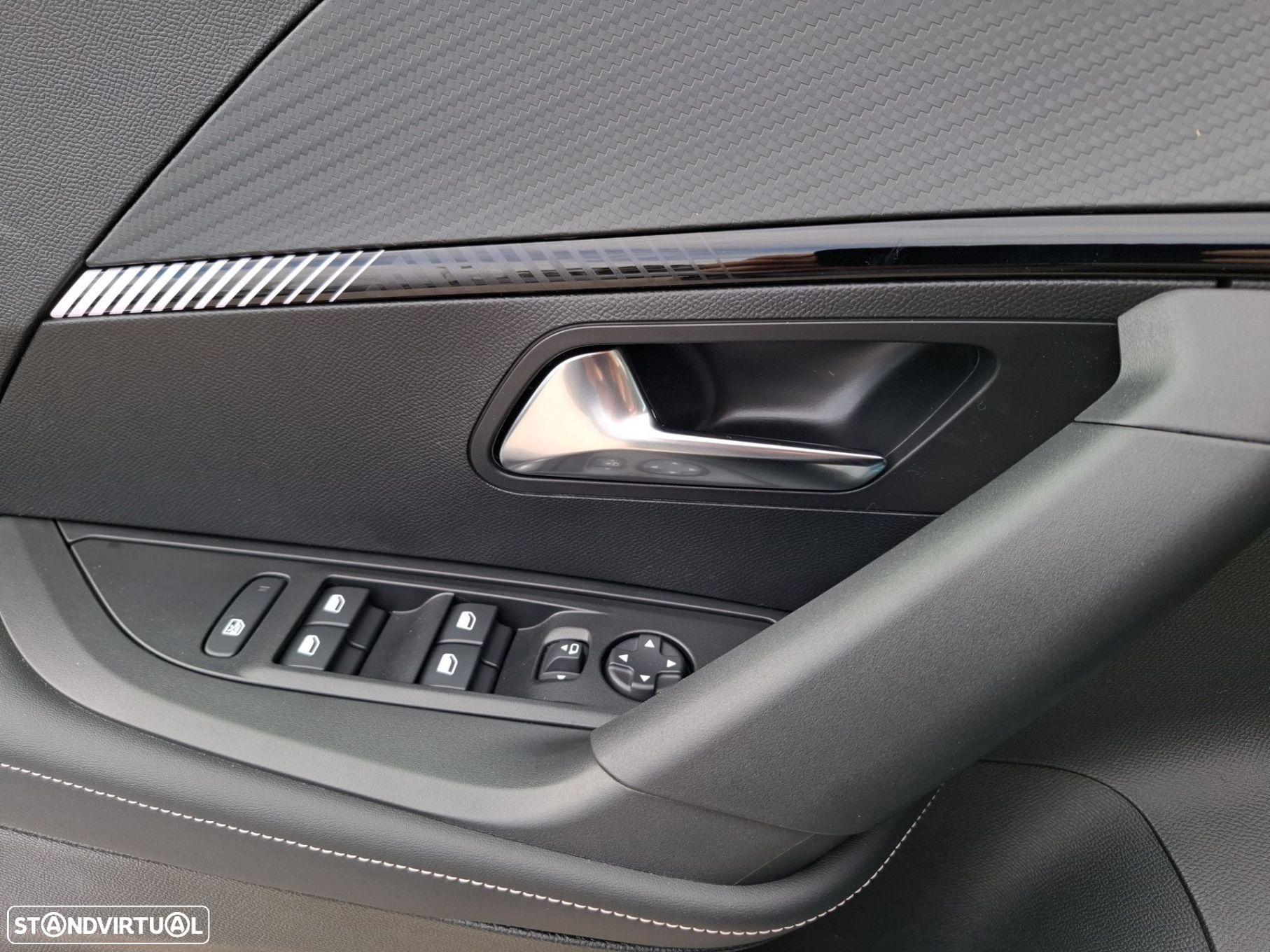Peugeot 2008 1.2 Hybrid Allure e-DCS6 - 22