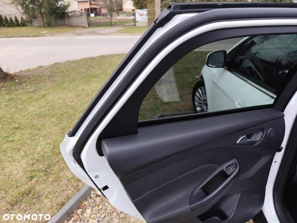 Ford Focus 2.0 TDCi DPF Titanium - 28