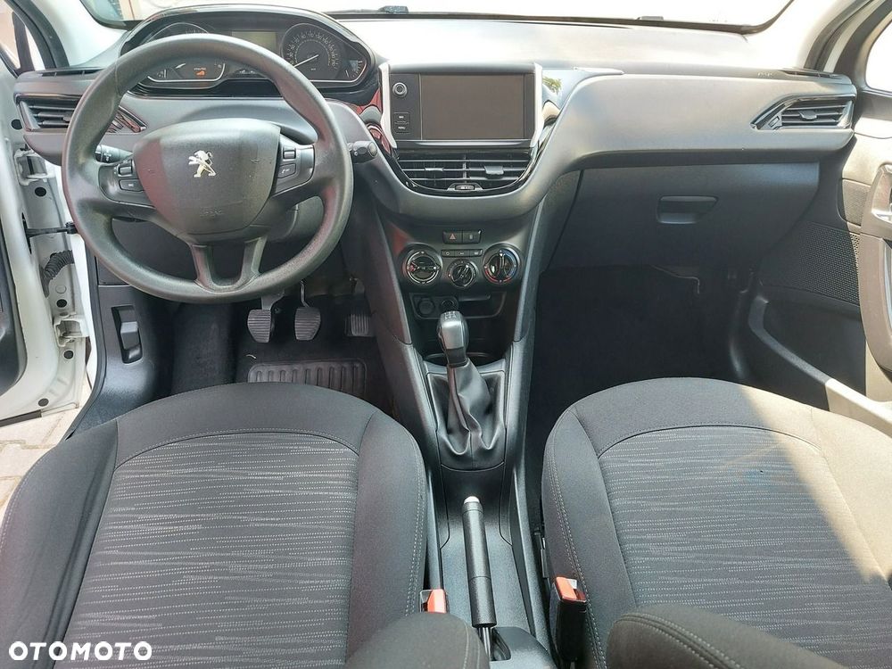 Peugeot 208 - 15