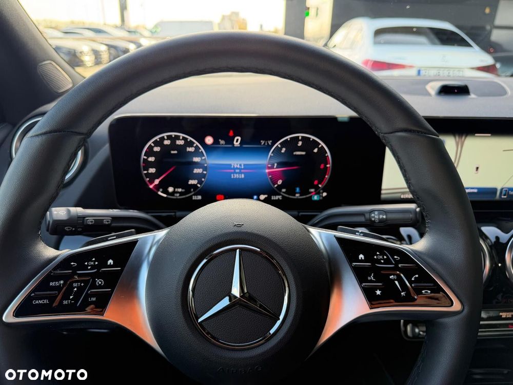 Mercedes-Benz GLA - 10