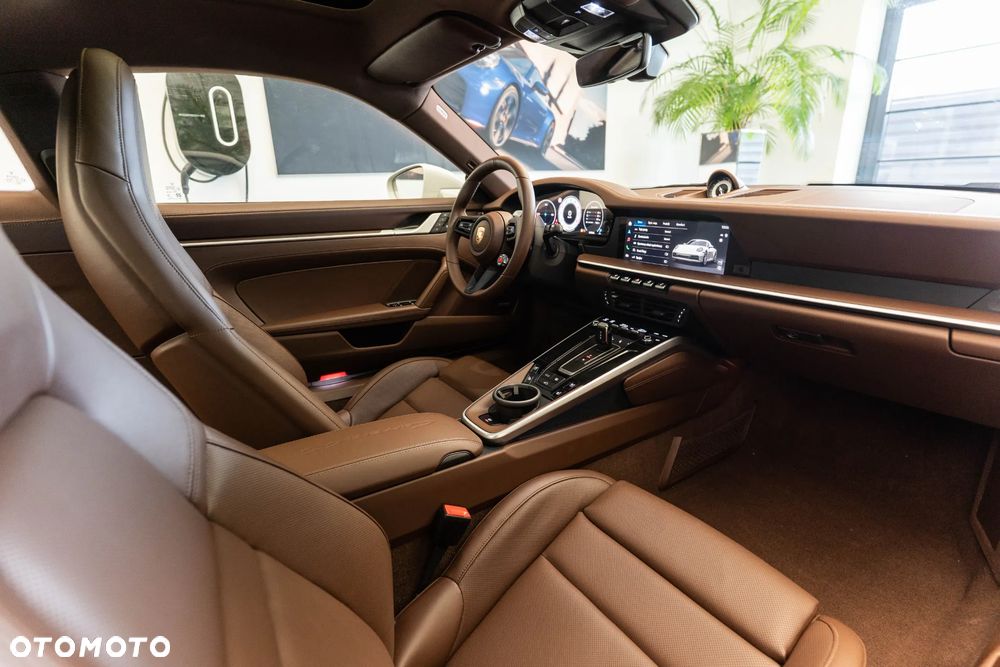 Porsche 911 Carrera 4S - 15