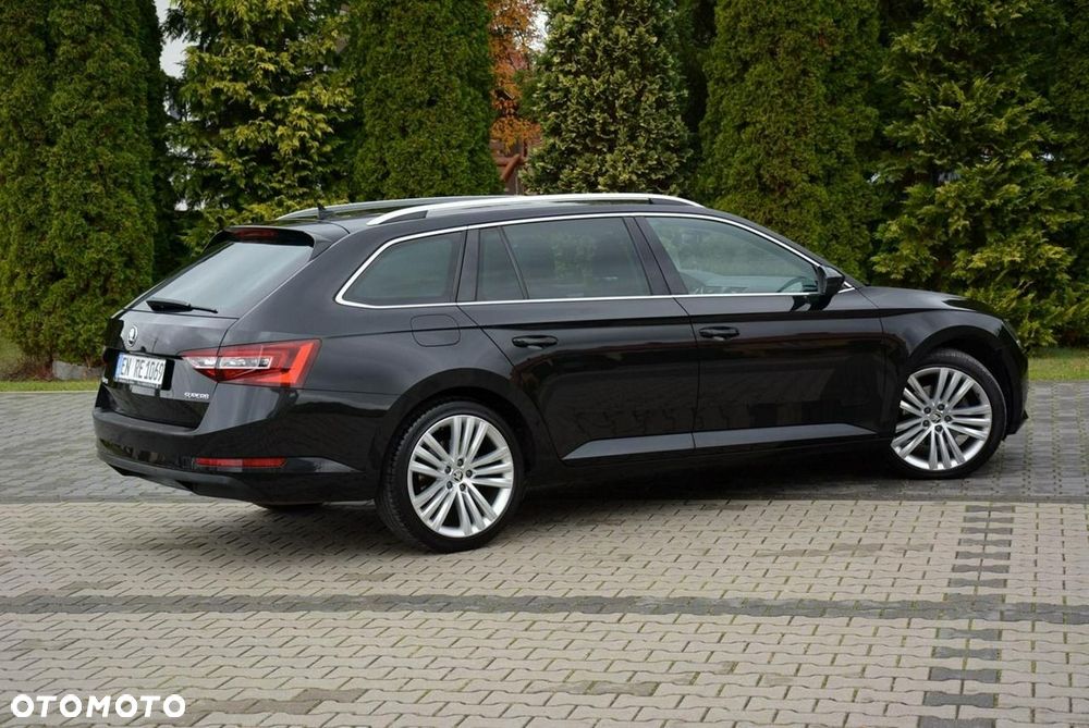 Skoda Superb 2.0 TDI DSG Premium Edition - 11