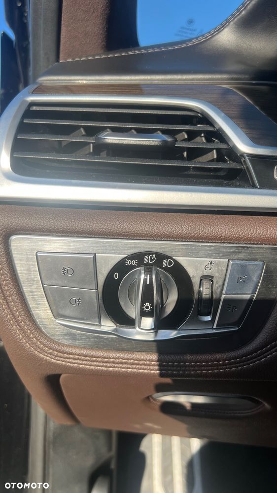 BMW Seria 7 750d xDrive - 29