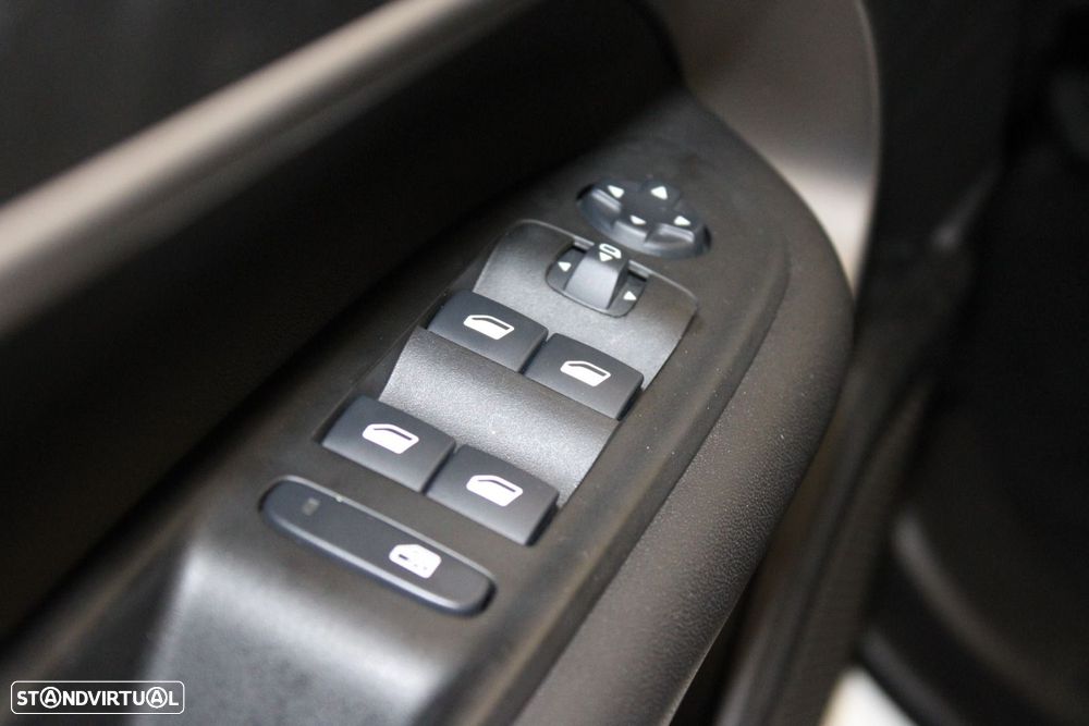 Jeep Avenger 54 kWh Summit - 31