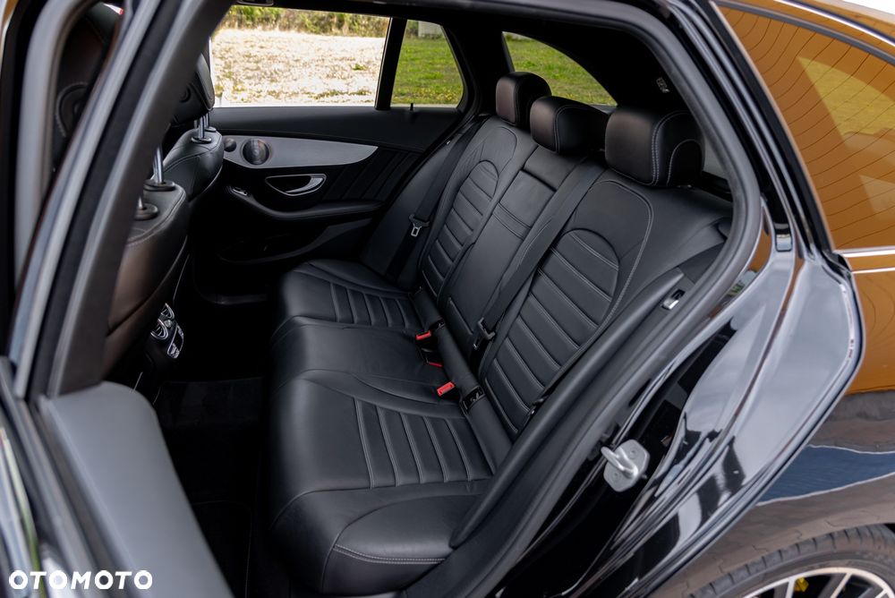 Mercedes-Benz Klasa C 450 AMG 4Matic 7G-TRONIC - 23