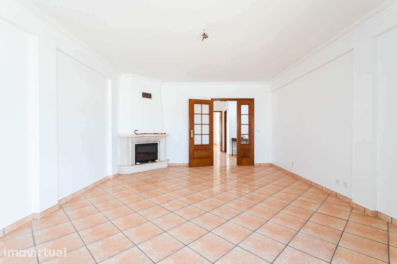 EXCELENTE APARTAMENTO - ATOUGUIA DA BALEIA - Grande imagem: 3/23