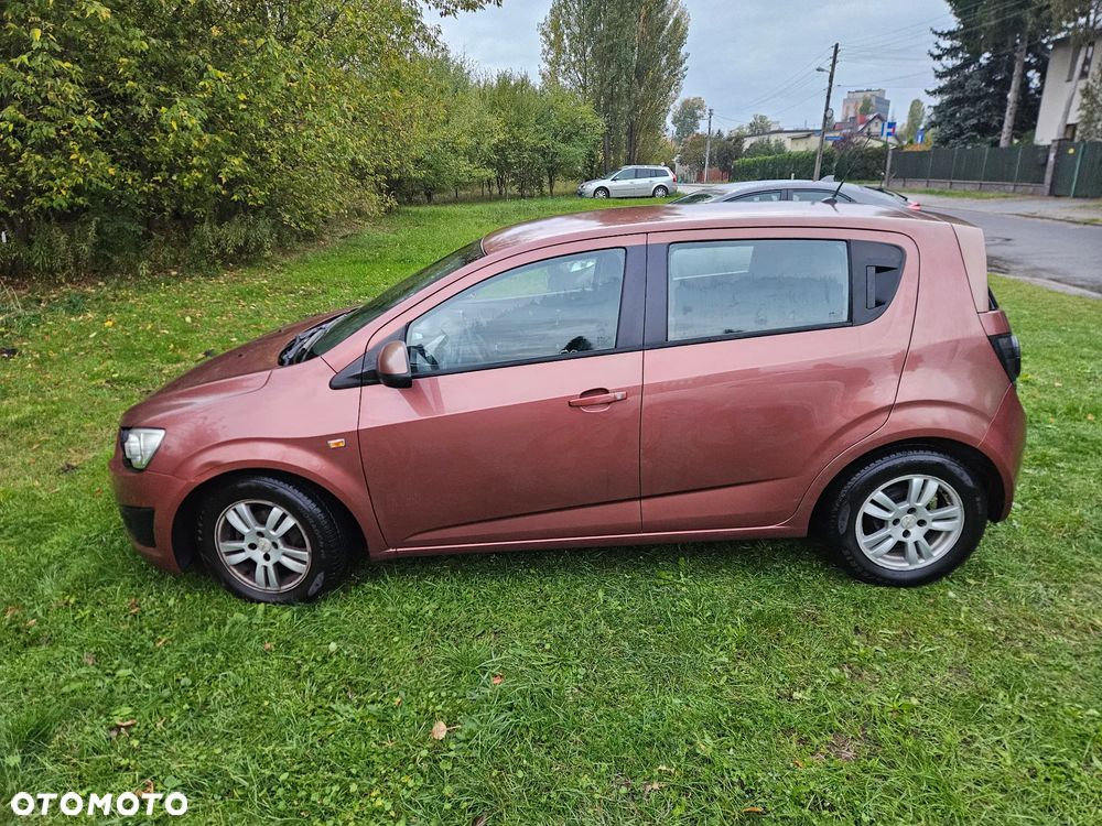 Chevrolet Aveo 2011 photo 2