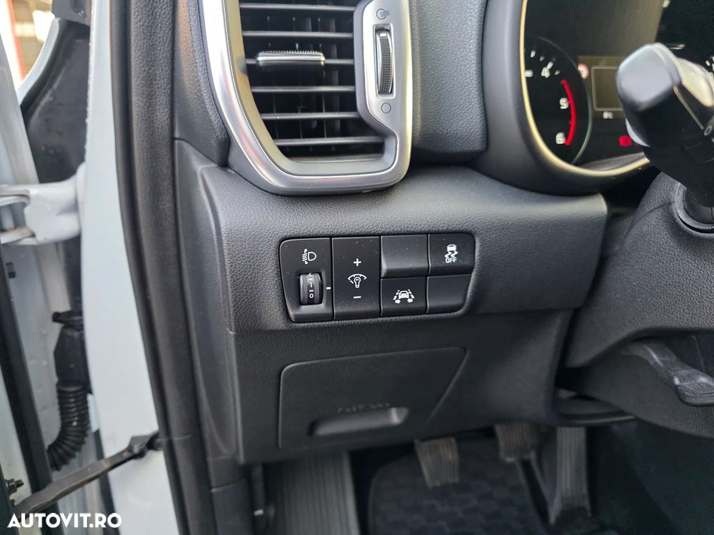 Kia Sportage 1.7 CRDI 2WD ISG Dream-Team Edition - 16