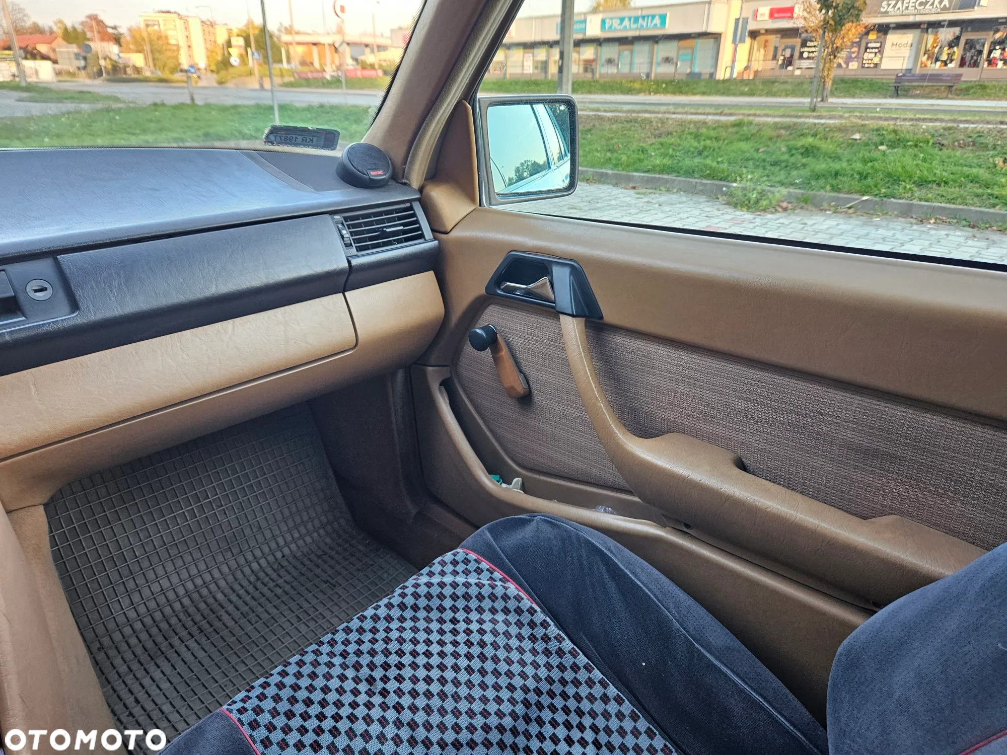 Mercedes-Benz W124 (1984-1993) - 17