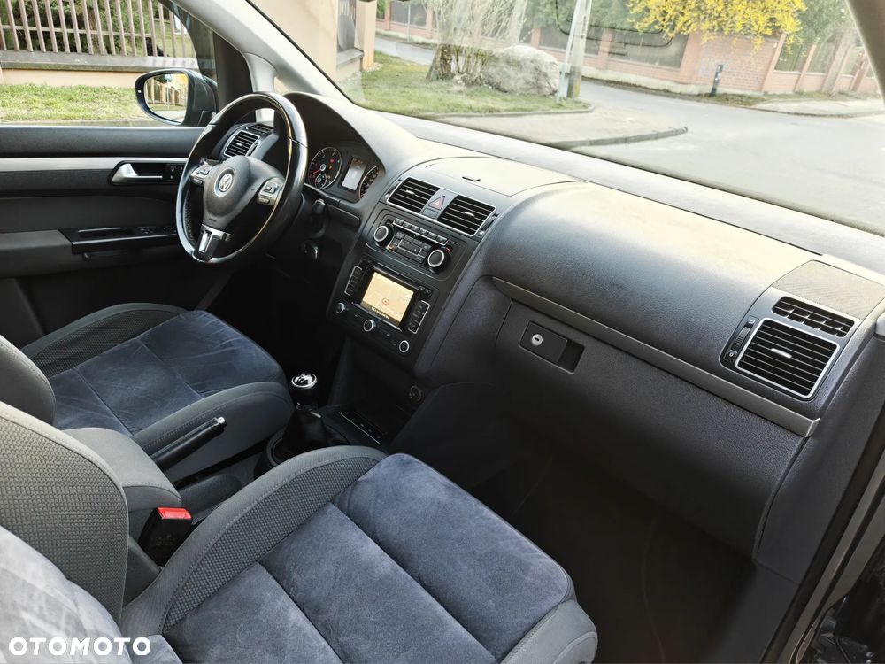 Volkswagen Touran 1.6 TDI DPF BlueMotion Technology Highline - 27