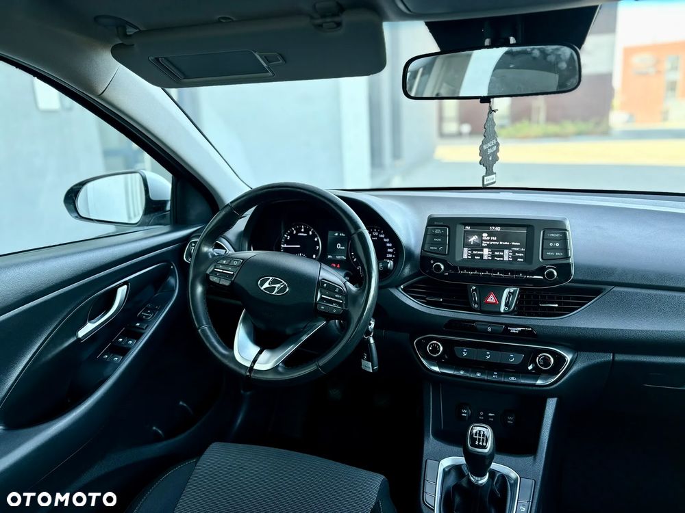 Hyundai i30 1.0 T-GDI Family - 12