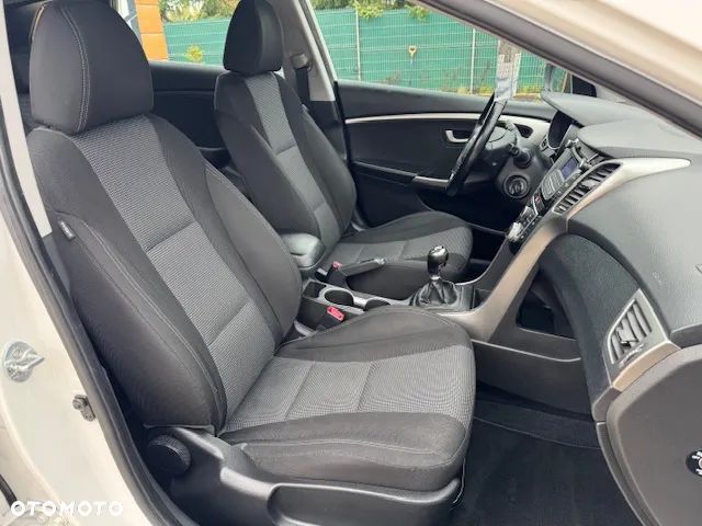 Hyundai i30 i30cw 1.6 CRDi Fifa World Cup Edition - 30