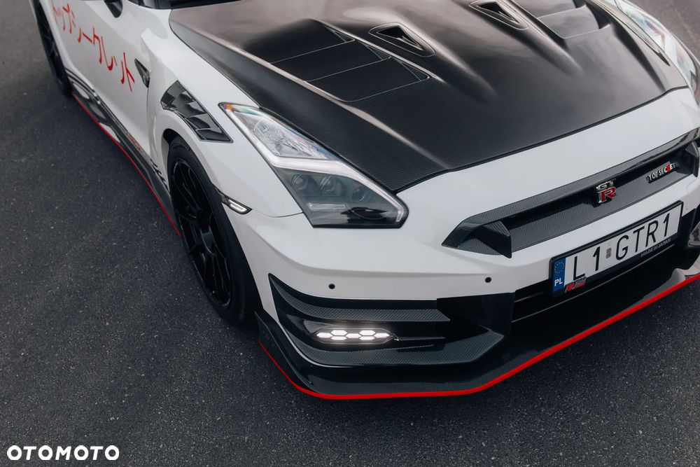 Nissan GT-R - 8