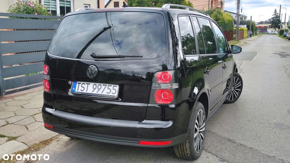 Volkswagen Touran 2.0 TDI DPF Highline - 29