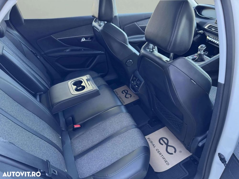 Peugeot 3008 1.2 PureTech Turbo S&S Allure - 13