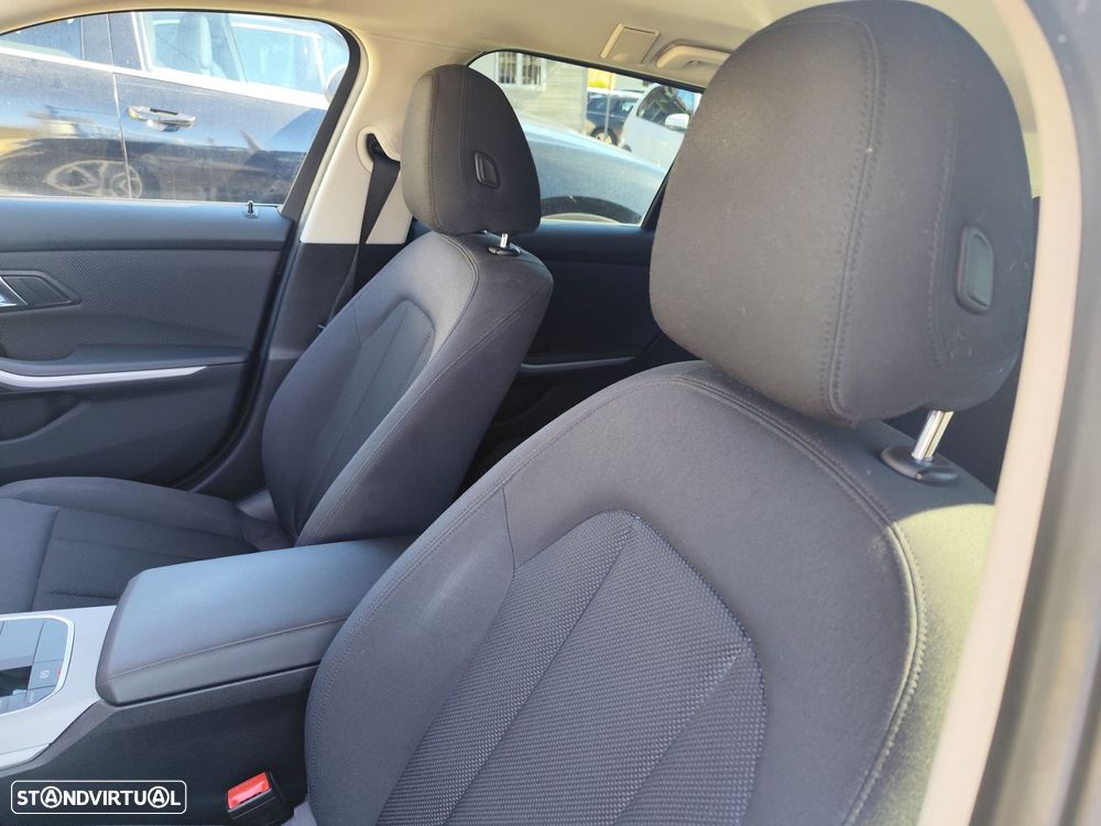 BMW 330 e Touring Auto - 33
