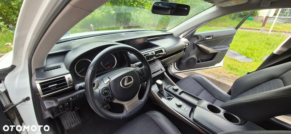 Lexus IS 300h Elite - 15