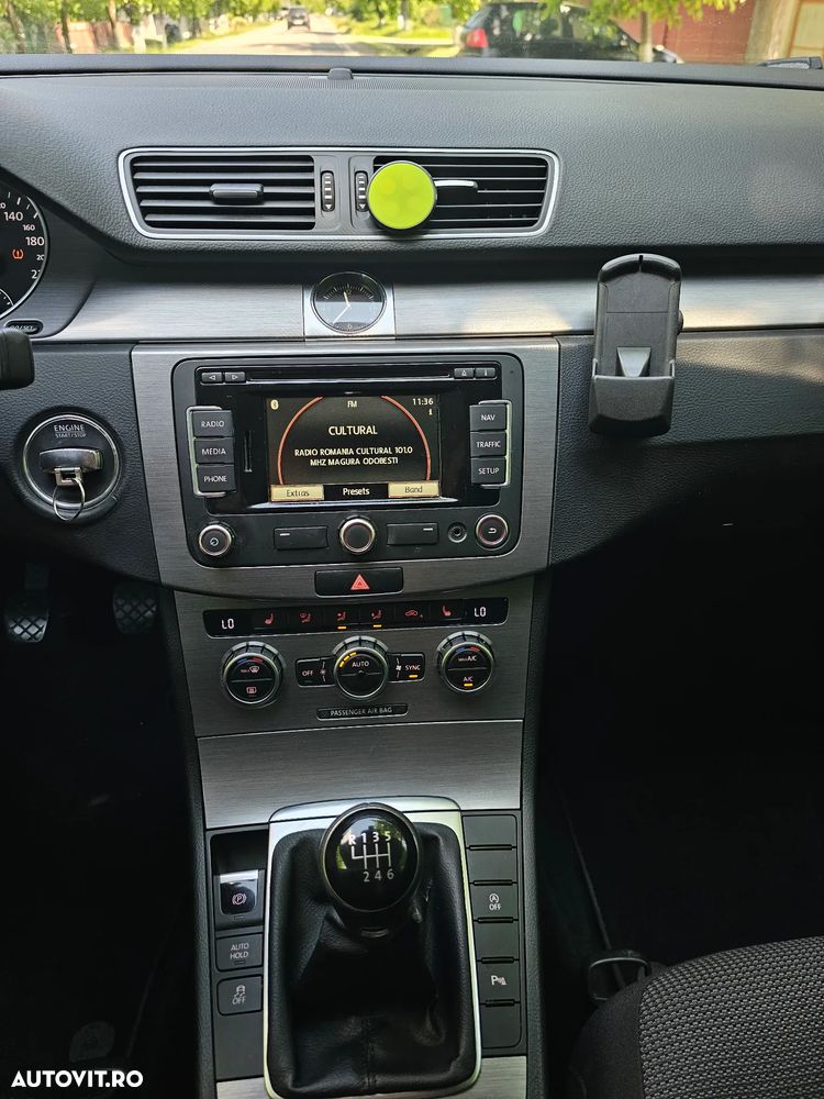 Volkswagen Passat 2.0 TDI DPF Highline - 9