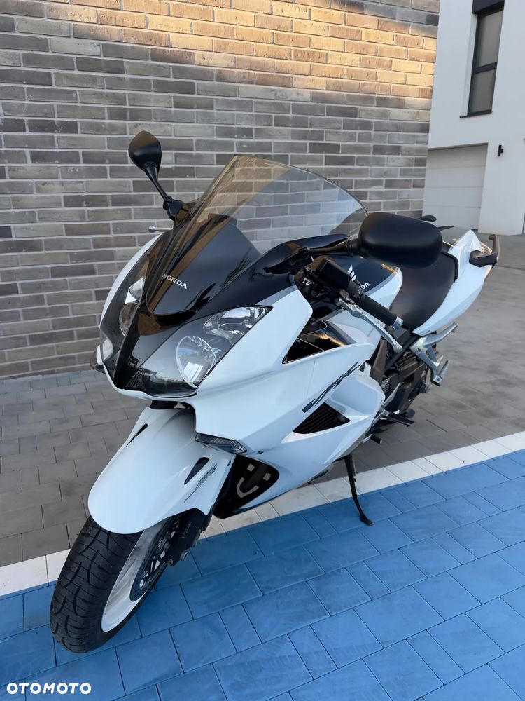 Honda VFR - 15