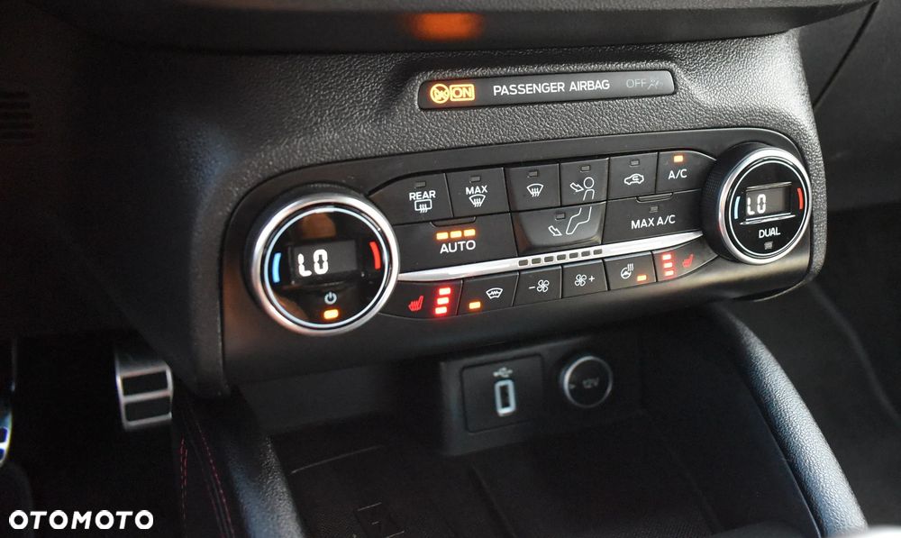 Ford Focus 1.5 EcoBlue STart-Stopp-System ST-LINE - 22