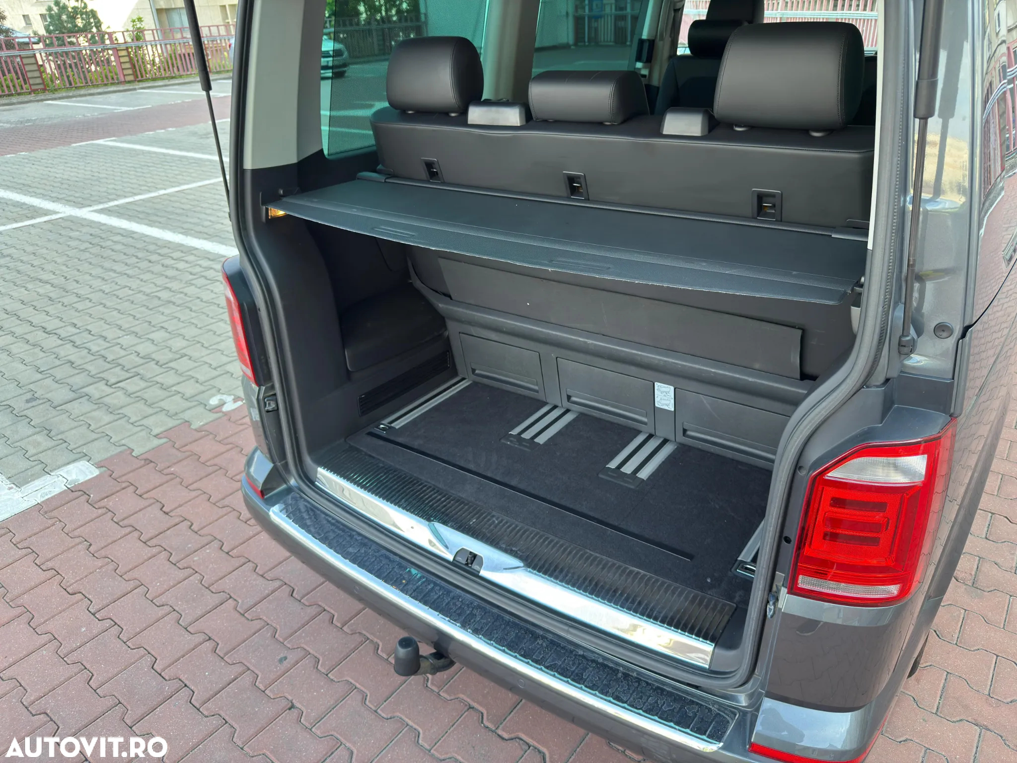 Volkswagen Multivan - 32