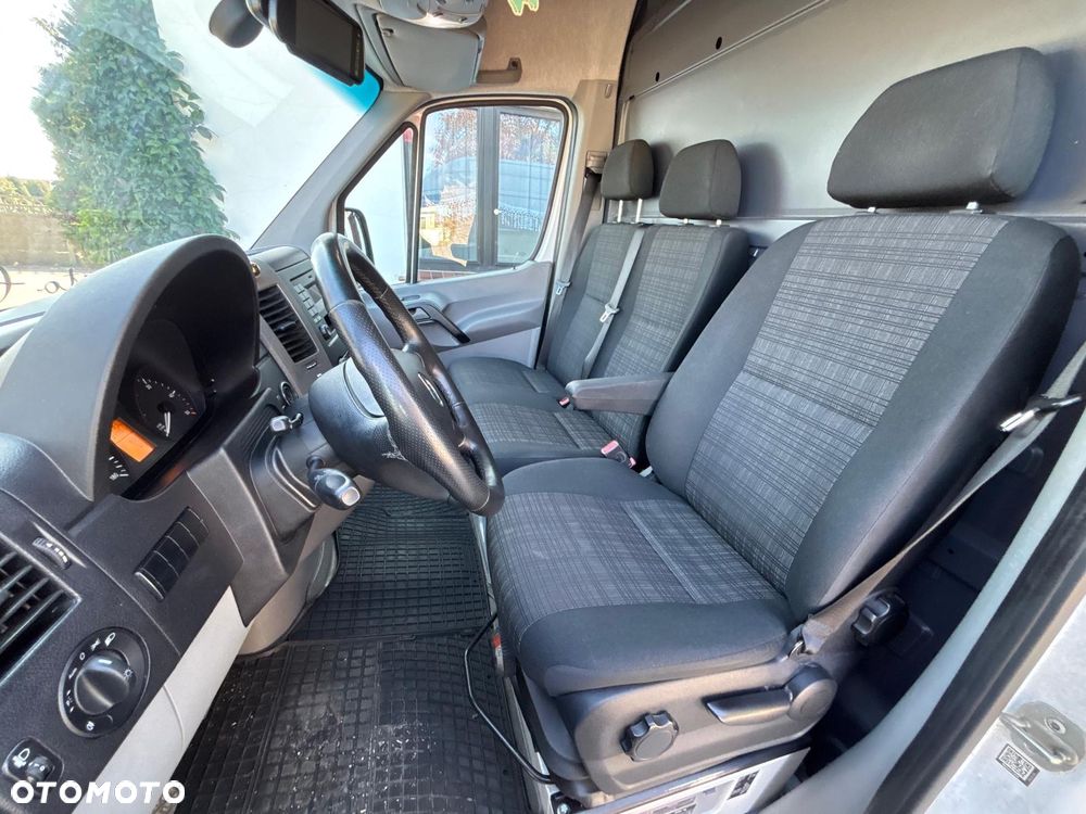 Mercedes-Benz SPRINTER - 15