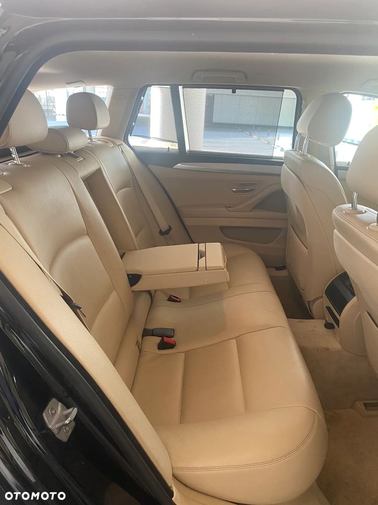 BMW Seria 5 520d xDrive - 14