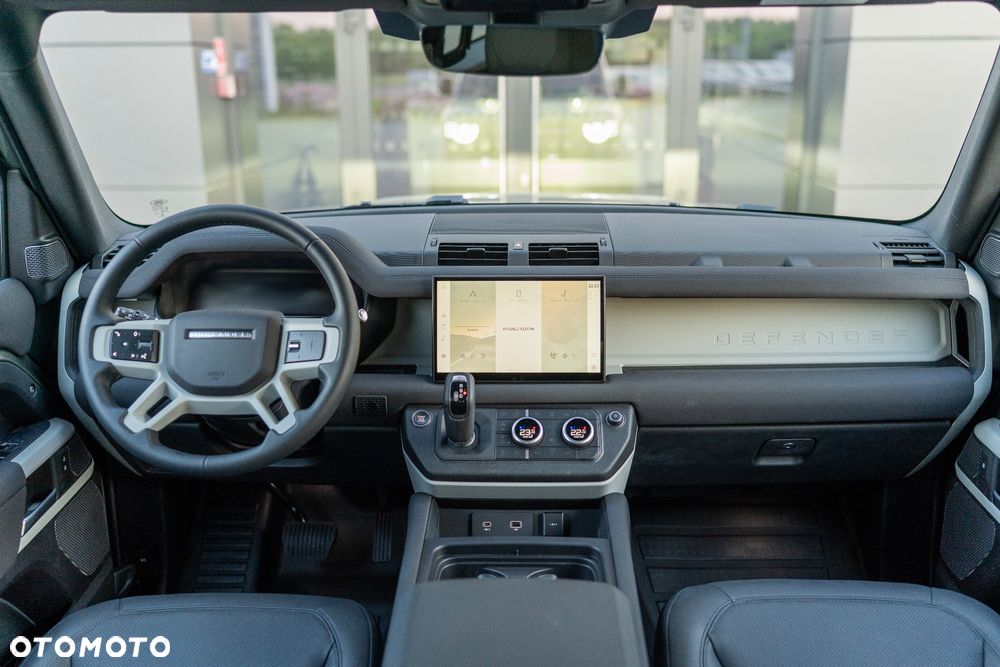 Land Rover Defender - 7