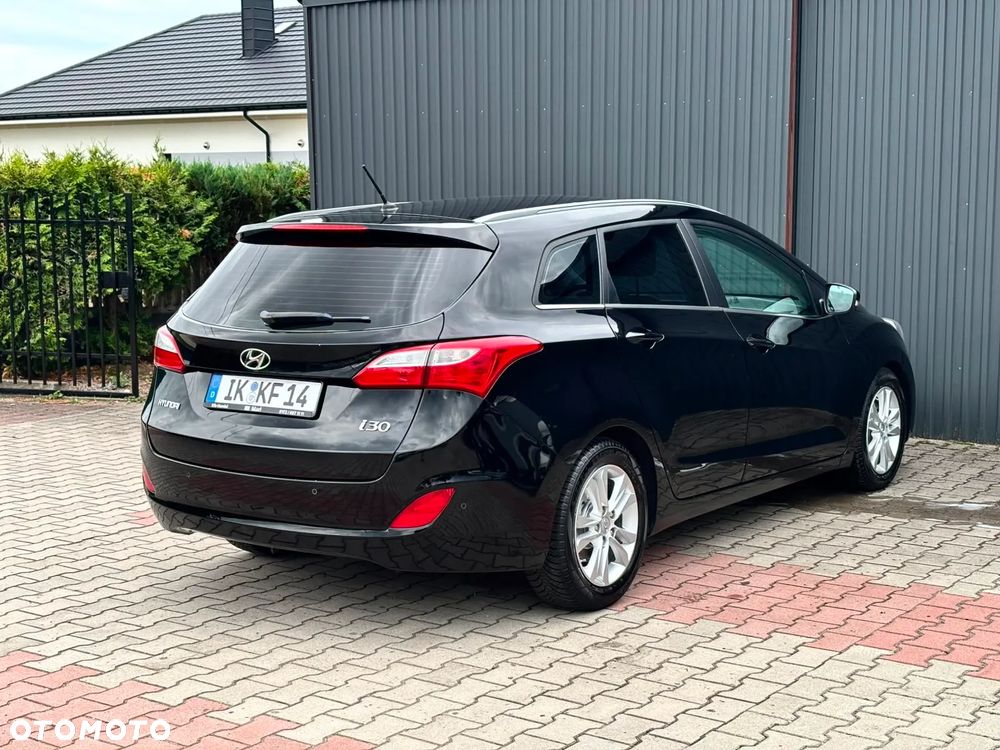 Hyundai i30 1.6 CRDi Fifa World Cup Edition - 8