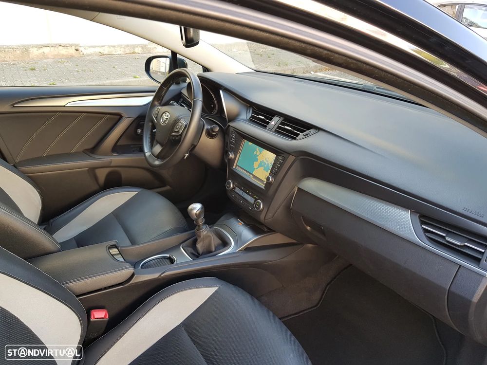 Toyota Avensis Touring Sports 1.6 D-4D Luxury+GPS - 32