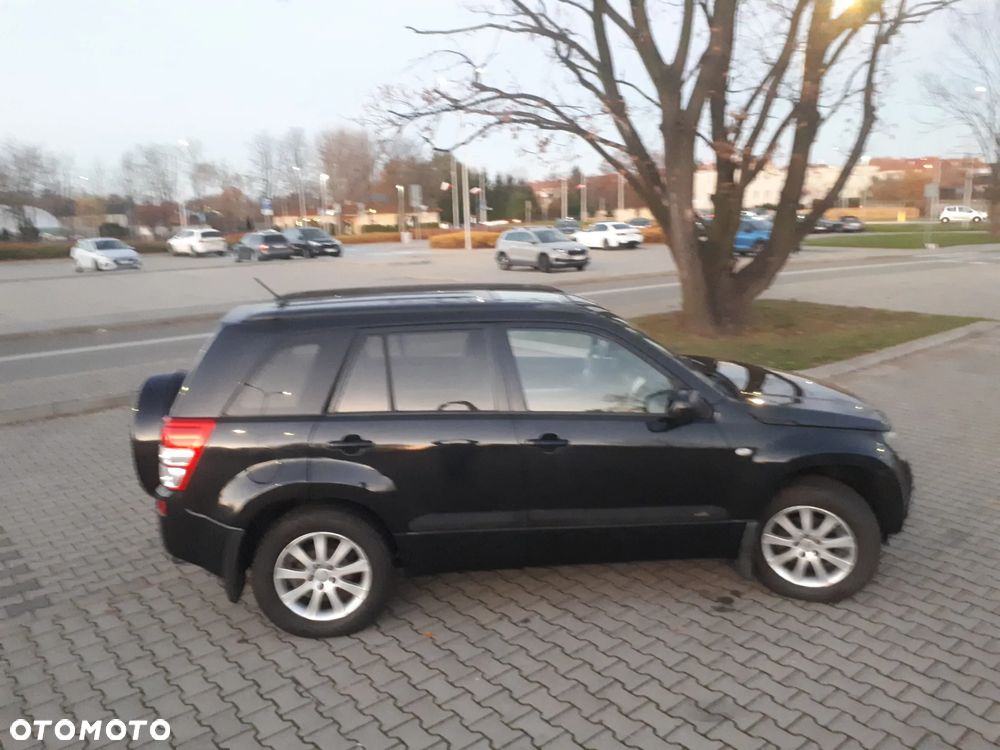 Suzuki Grand Vitara 2.0 De luxe - 11