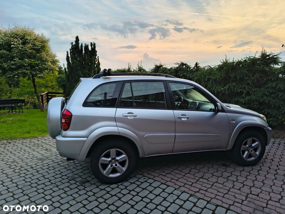 Toyota RAV4 2.0 D-4D 4x4 - 4