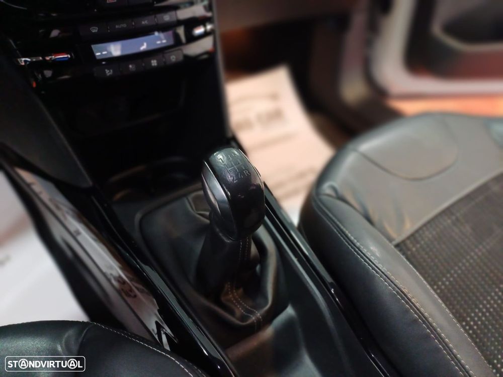 Peugeot 2008 1.2 PureTech Allure - 19