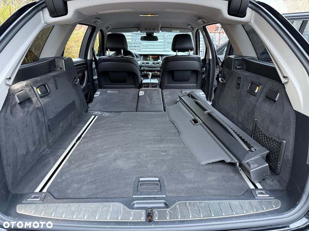 BMW Seria 5 525d xDrive - 15