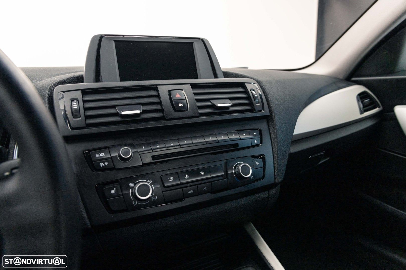 BMW 116 d Line Urban - 26