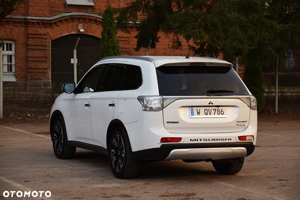 Mitsubishi Outlander 2.2 DI-D 4WD Automatik Diamant Edition+ - 13