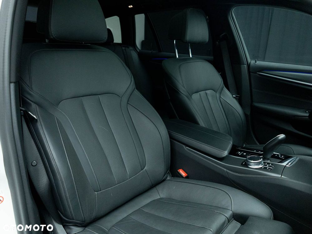 BMW Seria 5 530i xDrive M Sport Edition - 33