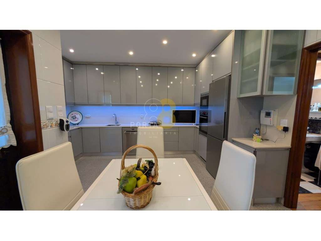 Moradia V3 de Quatro Frentes com Piscina - Lavra, a poucos minutos ... - Grande imagem: 2/30