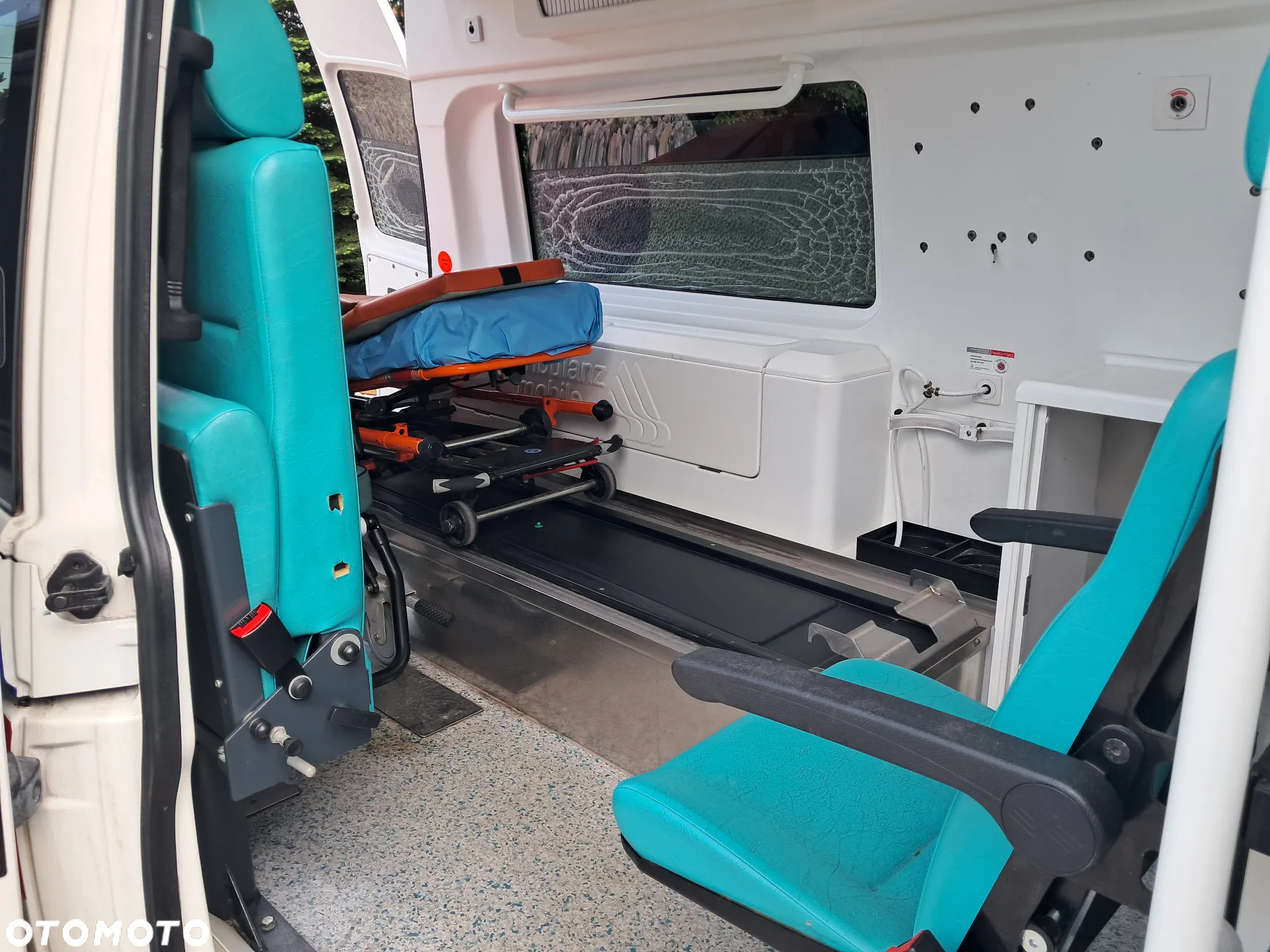 Volkswagen Transporter T5 Karetka Ambulans 4X4 - 9