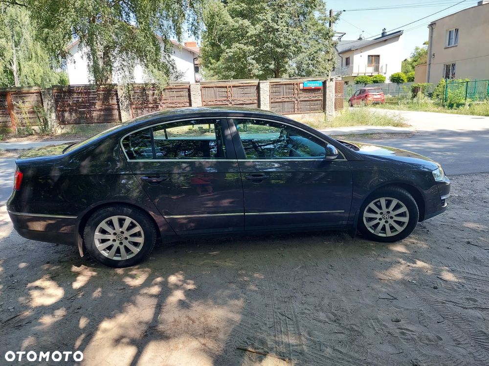 Volkswagen Passat - 4