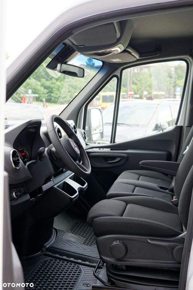 Mercedes-Benz Sprinter - 10