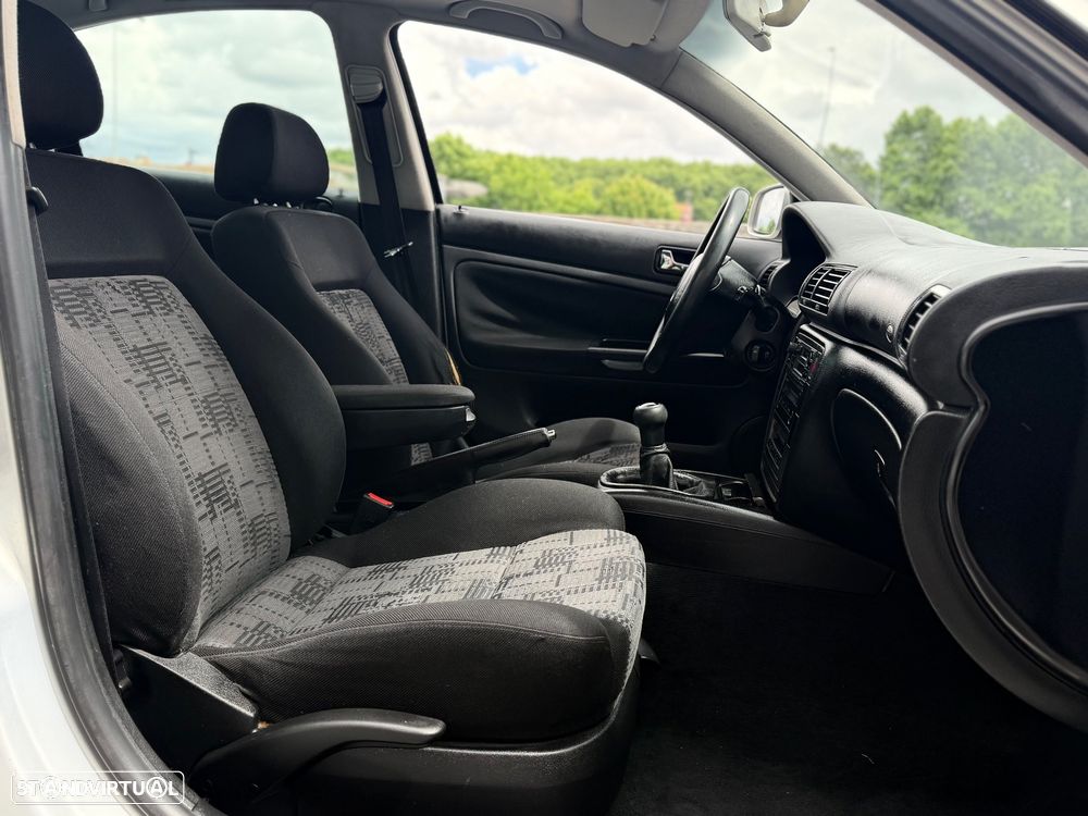 VW Passat 1.9 TDi Trendline - 11