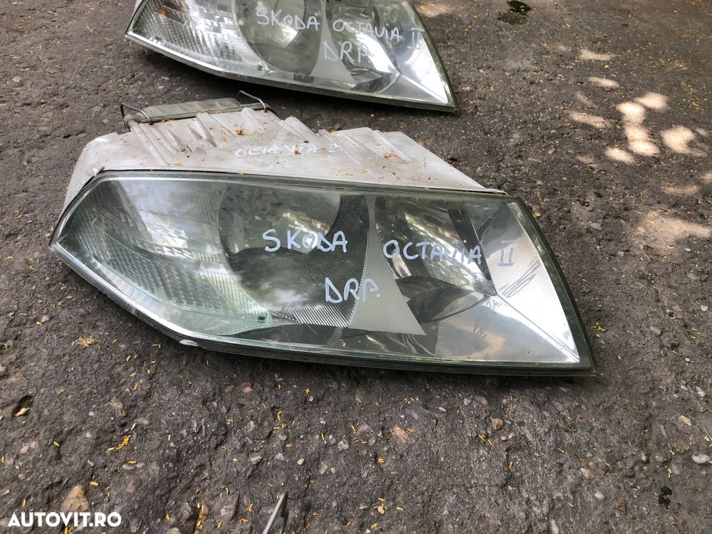 Far dreapta Skoda Octavia 2 halogen - 1