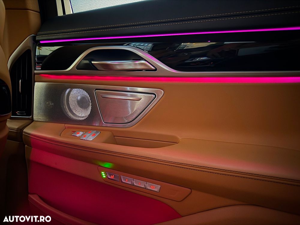BMW Seria 7 740e iPerformance - 39