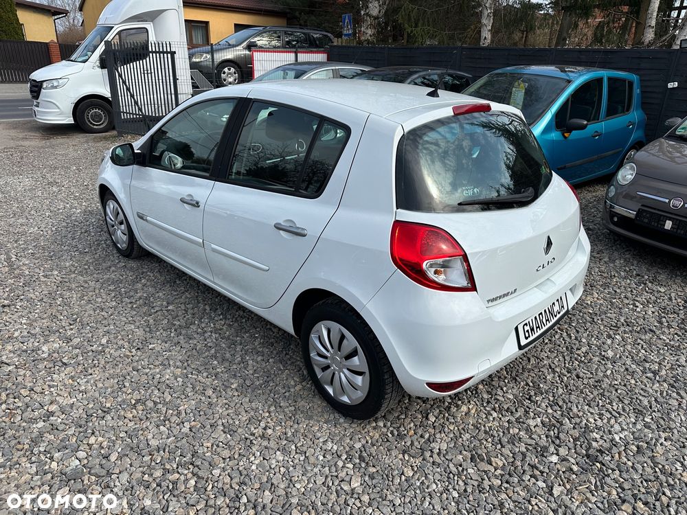 Renault Clio 1.2 16V 75 Dynamique - 10