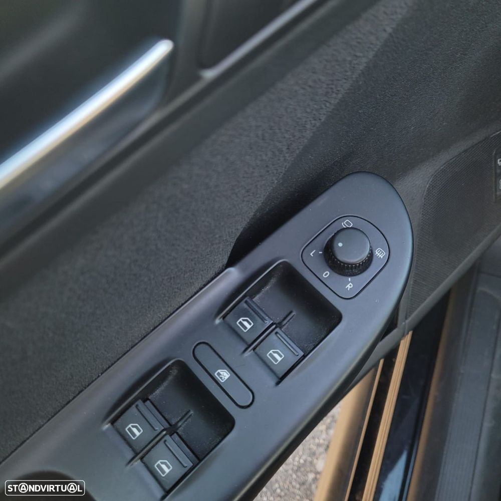 VW Passat 2.0 TDI Confortline - 18