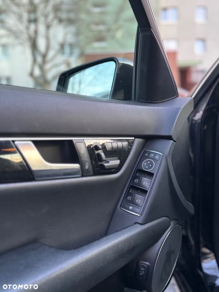 Mercedes-Benz Klasa C 250 CDI BlueEff 4-Matic Avantgarde - 9
